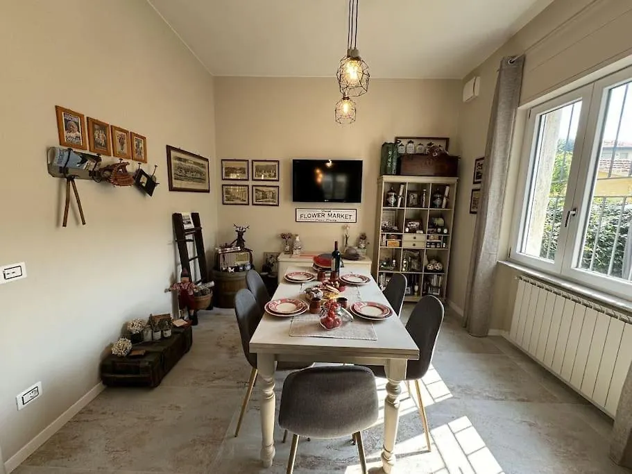 Villa Gru Lucca 0*,